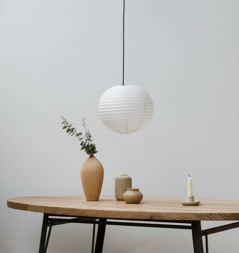 Aura dining table